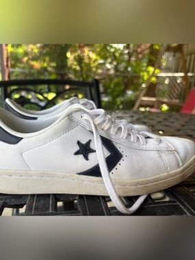Vintage Converse Pro White Leather sneakers with  Navy Blue Star Chevron